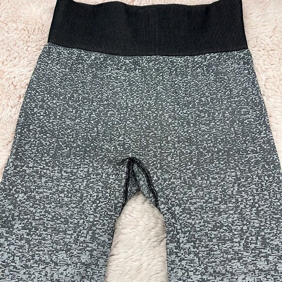 Adidas black and gray extra small prime knit leggings - Picture 3 of 8